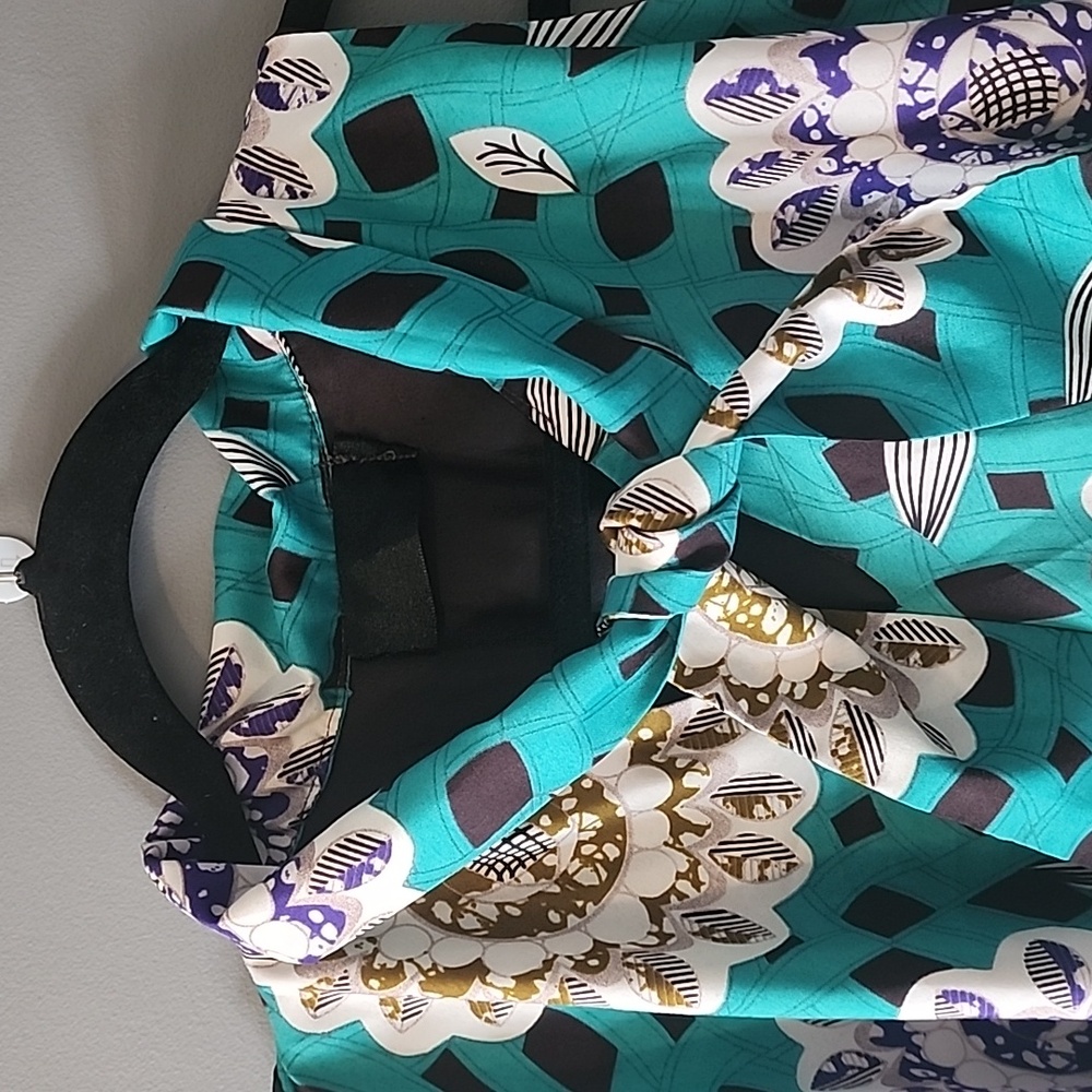 HANDMADE A-LINE SLEEVELESS BLOUSE - Picture 2 of 4